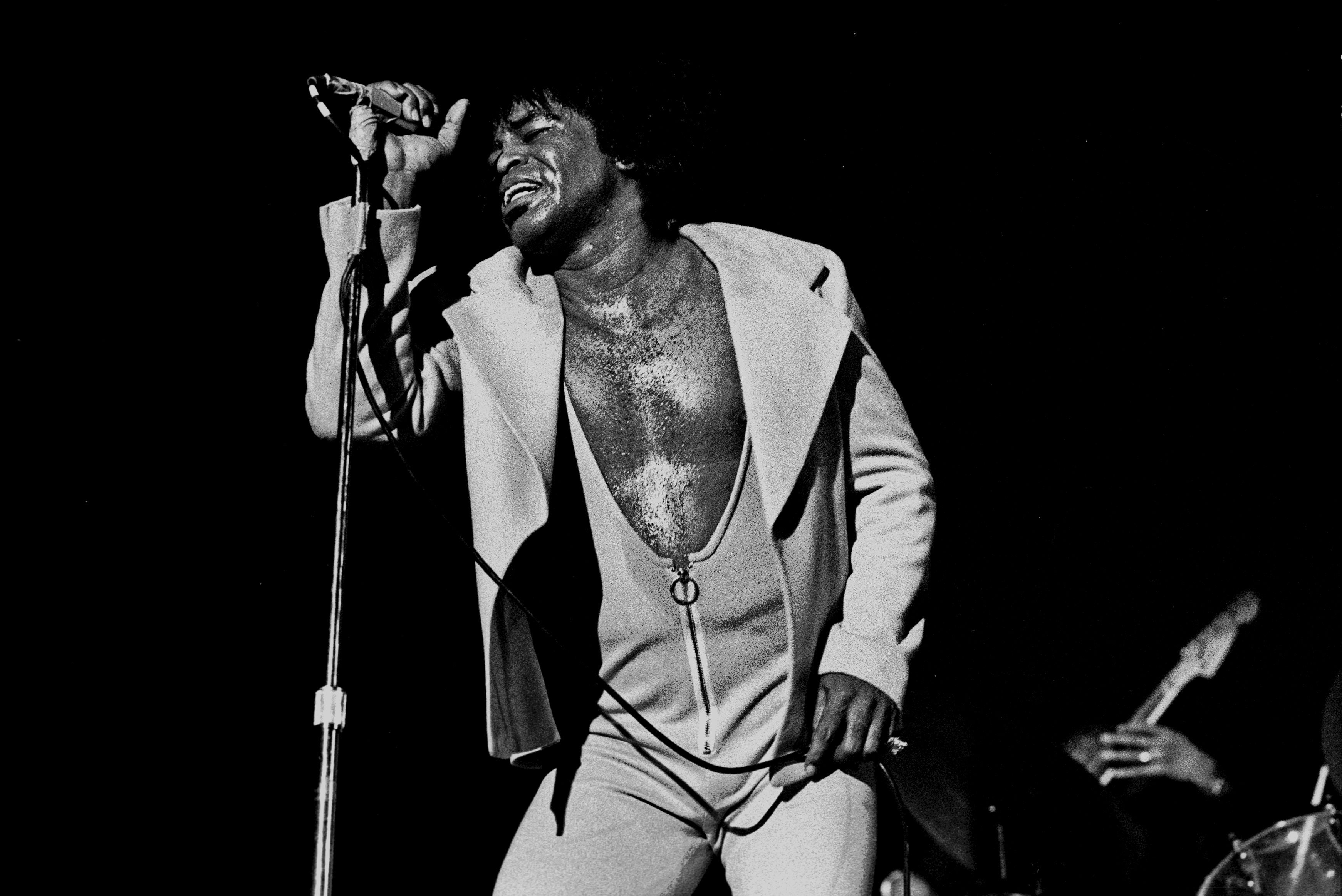 Black and white image of James Brown singing. Photo by Heinrich Klaffs